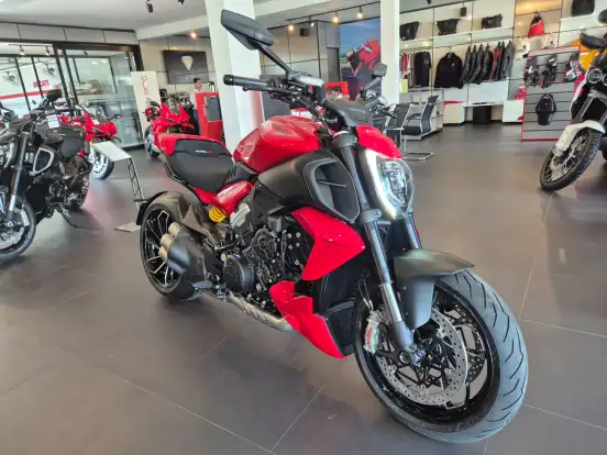 DUCATI-DIAVEL V4-2025