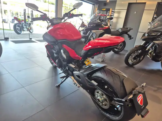 DUCATI-DIAVEL V4-2025