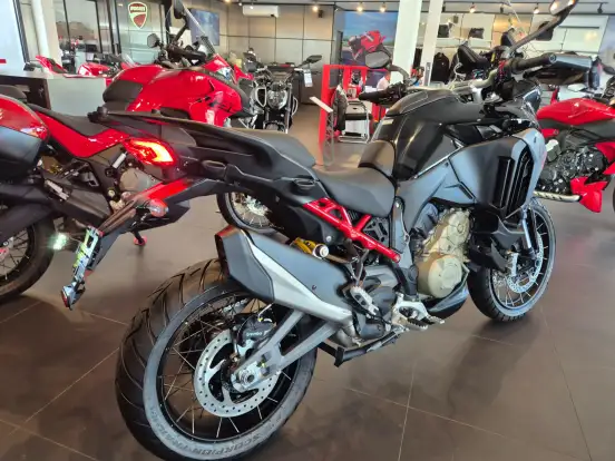 DUCATI-MULTISTRADA 1200 V4 S-2025