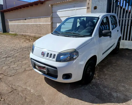 FIAT UNO 1.0 EVO VIVACE 8V FLEX 4P MANUAL FIAT UNO 1.0 EVO VIVACE 8V FLEX 4P MANUAL
