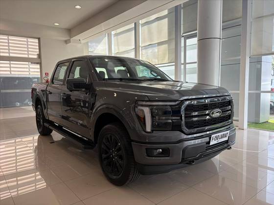 FORD F-150 5.0 V8 GASOLINA CD LARIAT BLACK FX4 AUTOMÁTICO