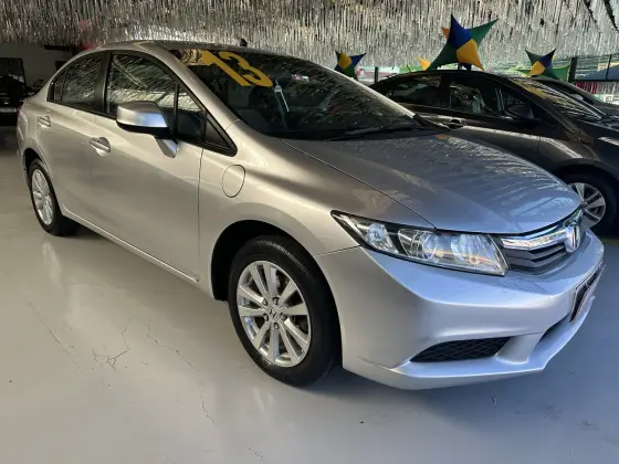 HONDA CIVIC 1.8 LXS 16V FLEX 4P AUTOMÁTICO HONDA CIVIC 1.8 LXS 16V FLEX 4P AUTOMÁTICO