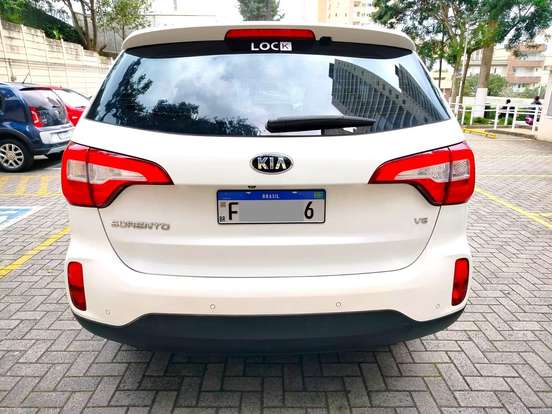 KIA-SORENTO-3.5 V6 GASOLINA EX 7L 4WD AUTOMÁTICO KIA-SORENTO-2015