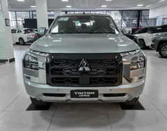 MITSUBISHI TRITON 2.4 BITURBO DIESEL CD HPE-S 4X4 AUTOMÁTICO MITSUBISHI TRITON 2.4 BITURBO DIESEL CD HPE-S 4X4 AUTOMÁTICO