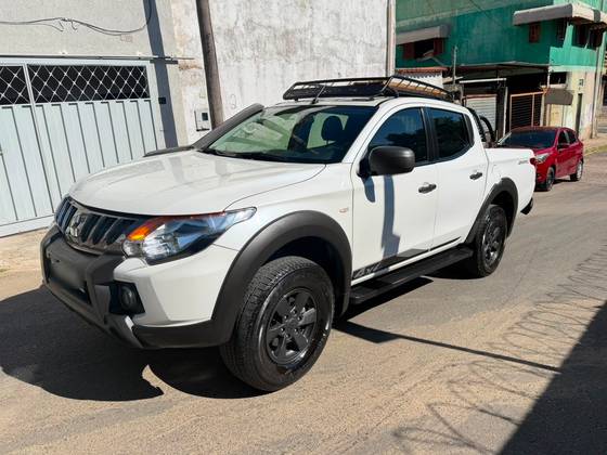 MITSUBISHI L200 TRITON 2.4 16V TURBO DIESEL SAVANA GLS CD 4X4 AUTOMÁTICO