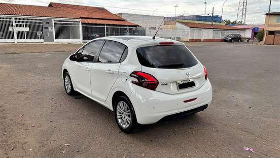 PEUGEOT-208-2016