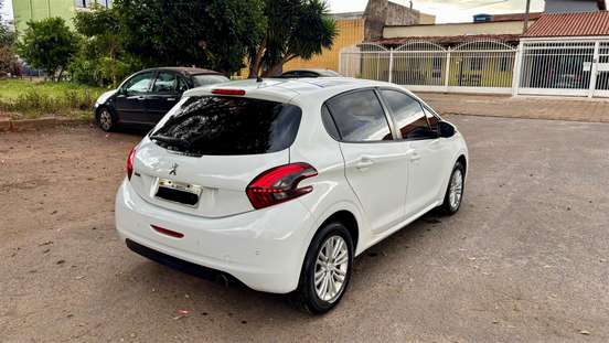 PEUGEOT-208-2016