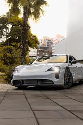PORSCHE TAYCAN GTS ELÉTRICO PORSCHE TAYCAN GTS ELÉTRICO