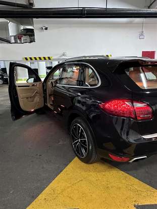PORSCHE-CAYENNE-2011