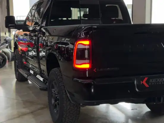 RAM-3500-6.7 I6 TURBO DIESEL LARAMIE NIGHT EDITION CD 4X4 AUTOMÁTICO RAM-3500-2023