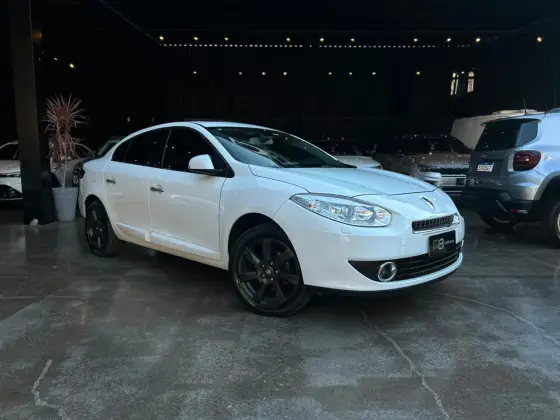 RENAULT FLUENCE 2.0 PRIVILÉGE 16V FLEX 4P AUTOMÁTICO RENAULT FLUENCE 2.0 PRIVILÉGE 16V FLEX 4P AUTOMÁTICO