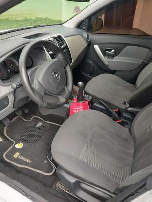 RENAULT-LOGAN-2015