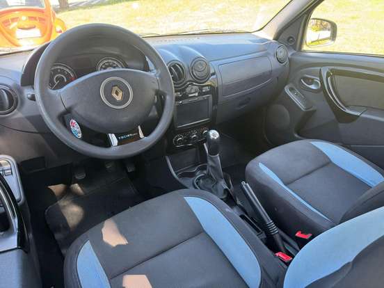 RENAULT-SANDERO-1.0 EXPRESSION 16V FLEX 4P MANUAL RENAULT-SANDERO-2014