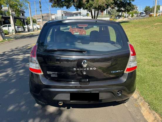 RENAULT-SANDERO-2014