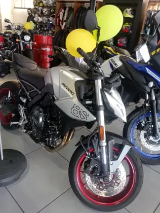 SUZUKI GSX-8S SUZUKI GSX-8S