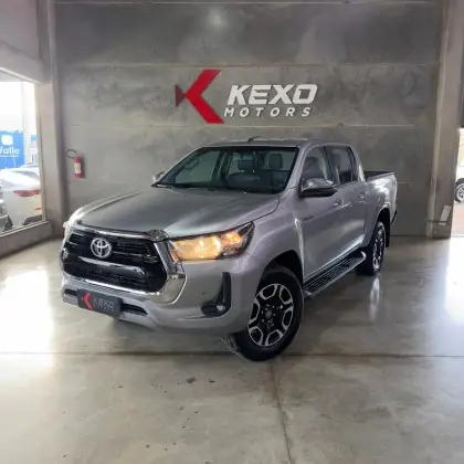 TOYOTA HILUX 2.8 D-4D TURBO DIESEL CD SRV 4X4 AUTOMÁTICO TOYOTA HILUX 2.8 D-4D TURBO DIESEL CD SRV 4X4 AUTOMÁTICO