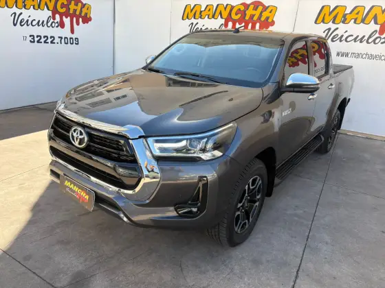 TOYOTA HILUX 2.8 D-4D TURBO DIESEL CD SRV 4X4 AUTOMÁTICO TOYOTA HILUX 2.8 D-4D TURBO DIESEL CD SRV 4X4 AUTOMÁTICO