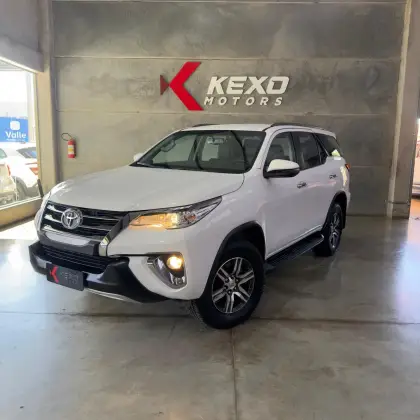 TOYOTA HILUX SW4 2.7 SRV 7 LUGARES 4X2 16V FLEX 4P AUTOMÁTICO TOYOTA HILUX SW4 2.7 SRV 7 LUGARES 4X2 16V FLEX 4P AUTOMÁTICO