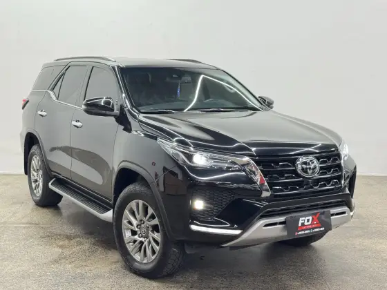 TOYOTA HILUX SW4 2.8 D-4D TURBO DIESEL SRX 7L 4X4 AUTOMÁTICO TOYOTA HILUX SW4 2.8 D-4D TURBO DIESEL SRX 7L 4X4 AUTOMÁTICO