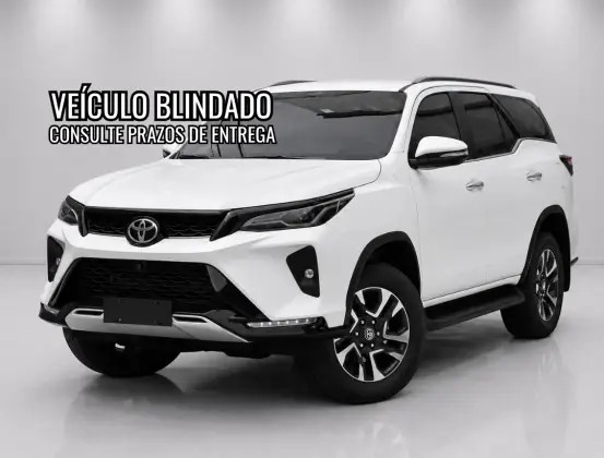TOYOTA HILUX SW4 2.8 D-4D TURBO DIESEL SRX PLATINUM 7L 4X4 AUTOMÁTICO TOYOTA HILUX SW4 2.8 D-4D TURBO DIESEL SRX PLATINUM 7L 4X4 AUTOMÁTICO
