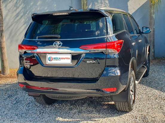 TOYOTA-HILUX SW4-2.7 SRV 7 LUGARES 4X2 16V FLEX 4P AUTOMÁTICO TOYOTA-HILUX SW4-2017