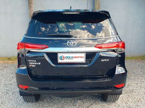 TOYOTA-HILUX SW4-2017