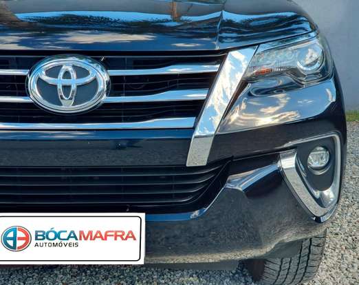 TOYOTA-HILUX SW4-2.7 SRV 7 LUGARES 4X2 16V FLEX 4P AUTOMÁTICO TOYOTA-HILUX SW4-2017