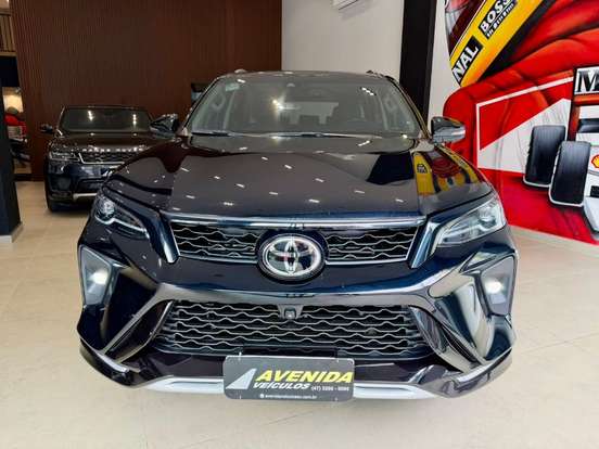 TOYOTA-HILUX SW4-2025