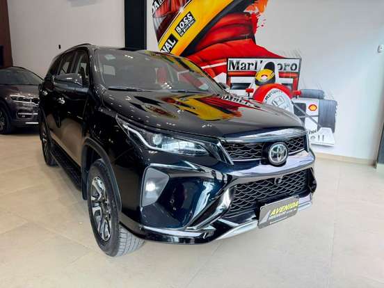 TOYOTA-HILUX SW4-2.8 D-4D TURBO DIESEL SRX PLATINUM 7L 4X4 AUTOMÁTICO TOYOTA-HILUX SW4-2025