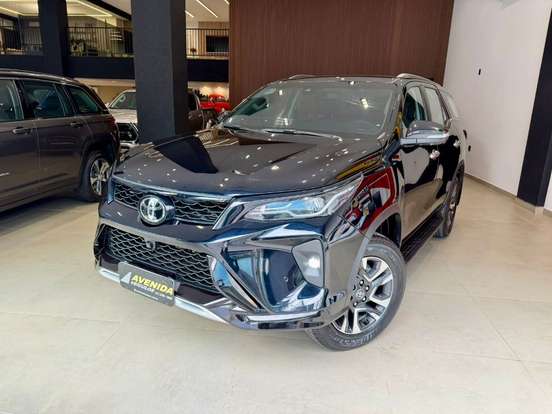 TOYOTA-HILUX SW4-2.8 D-4D TURBO DIESEL SRX PLATINUM 7L 4X4 AUTOMÁTICO TOYOTA-HILUX SW4-2025