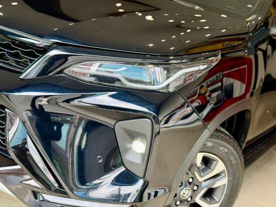 TOYOTA-HILUX SW4-2025