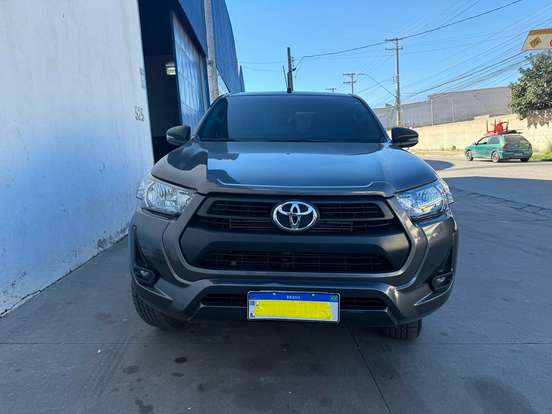 TOYOTA-HILUX-2.8 D-4D TURBO DIESEL CD POWER PACK 4X4 AUTOMÁTICO TOYOTA-HILUX-2025
