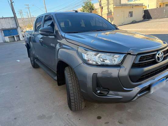 TOYOTA-HILUX-2025