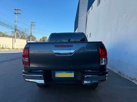 TOYOTA-HILUX-2025