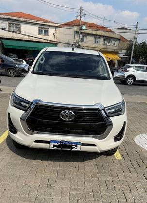 TOYOTA HILUX 2.8 D-4D TURBO DIESEL CD SRX 4X4 AUTOMÁTICO