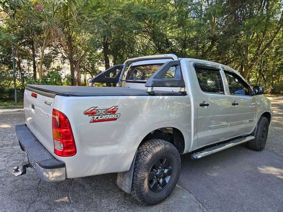 TOYOTA-HILUX-2010