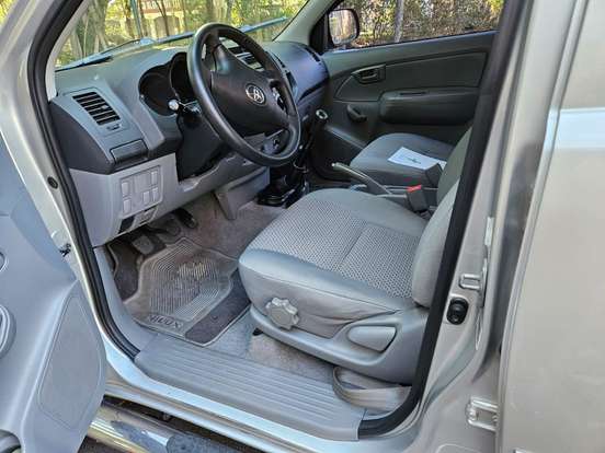 TOYOTA-HILUX-2010