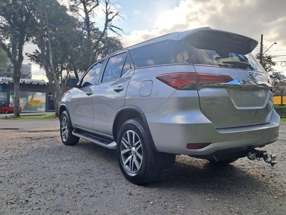 TOYOTA HILUX SW4 2.8 SRX 4X4 7 LUGARES 16V TURBO INTERCOOLER DIESEL 4P AUTOMÁTICO