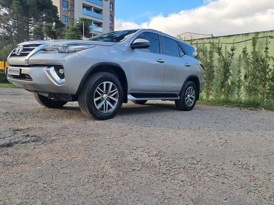 TOYOTA-HILUX SW4-2019