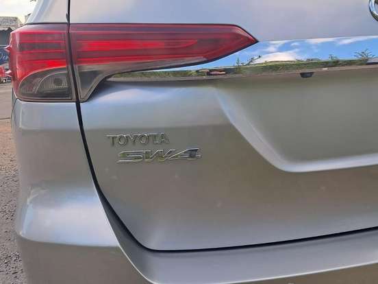 TOYOTA-HILUX SW4-2.8 SRX 4X4 7 LUGARES 16V TURBO INTERCOOLER DIESEL 4P AUTOMÁTICO TOYOTA-HILUX SW4-2019