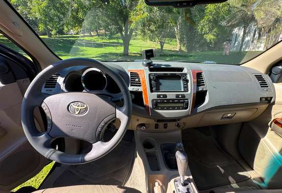 TOYOTA-HILUX SW4-2010