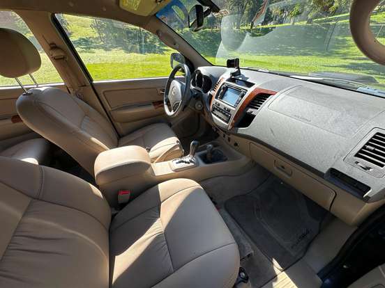 TOYOTA-HILUX SW4-2010