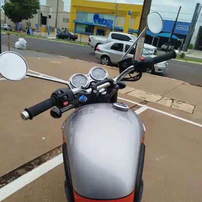 TRIUMPH-BONNEVILLE T100 900-2025