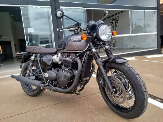 TRIUMPH-BONNEVILLE T120 BLACK 1200-2025