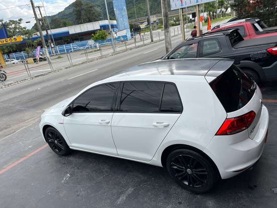 VOLKSWAGEN-GOLF-2017