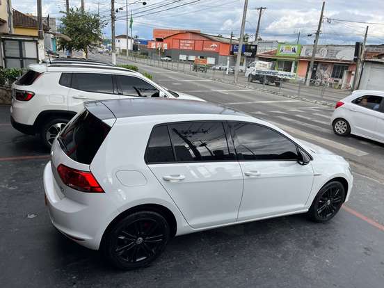 VOLKSWAGEN-GOLF-2017