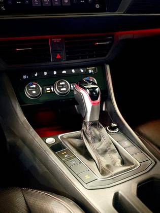 /en/city/cate-car-used-car/volkswagen-jetta-2024-2-0-350-tsi-gasoline-gli-dsg-48102176518703104/-9