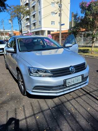 VOLKSWAGEN JETTA 2.0 COMFORTLINE FLEX 4P TIPTRONIC