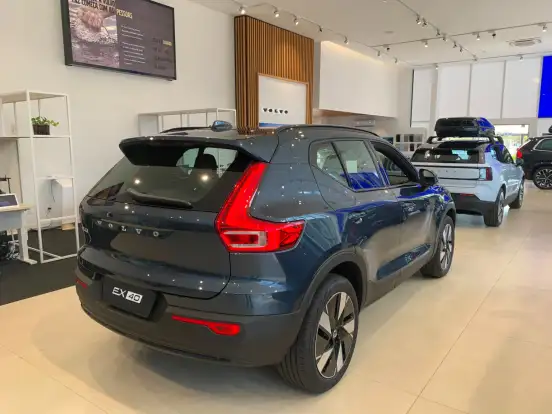 VOLVO-EX40-2026
