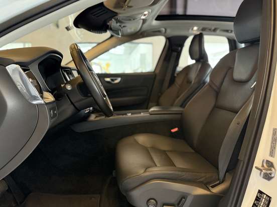 VOLVO-XC60-2.0 T5 GASOLINA MOMENTUM AWD GEARTRONIC VOLVO-XC60-2018